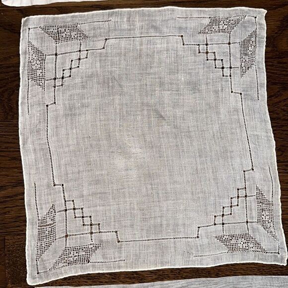 Bundle of six vintage white/cream cotton tatted or lace handkerchiefs - Picture 5 of 8